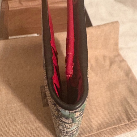 Gucci Coated GG Supreme Blooms Compact Wallet - Authentic - Picture 5 of 15